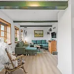 1 Bedroom Awesome In בית נופש *
