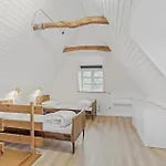 1 Bedroom Awesome In בית נופש *