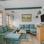 1 Bedroom Awesome In בית נופש
